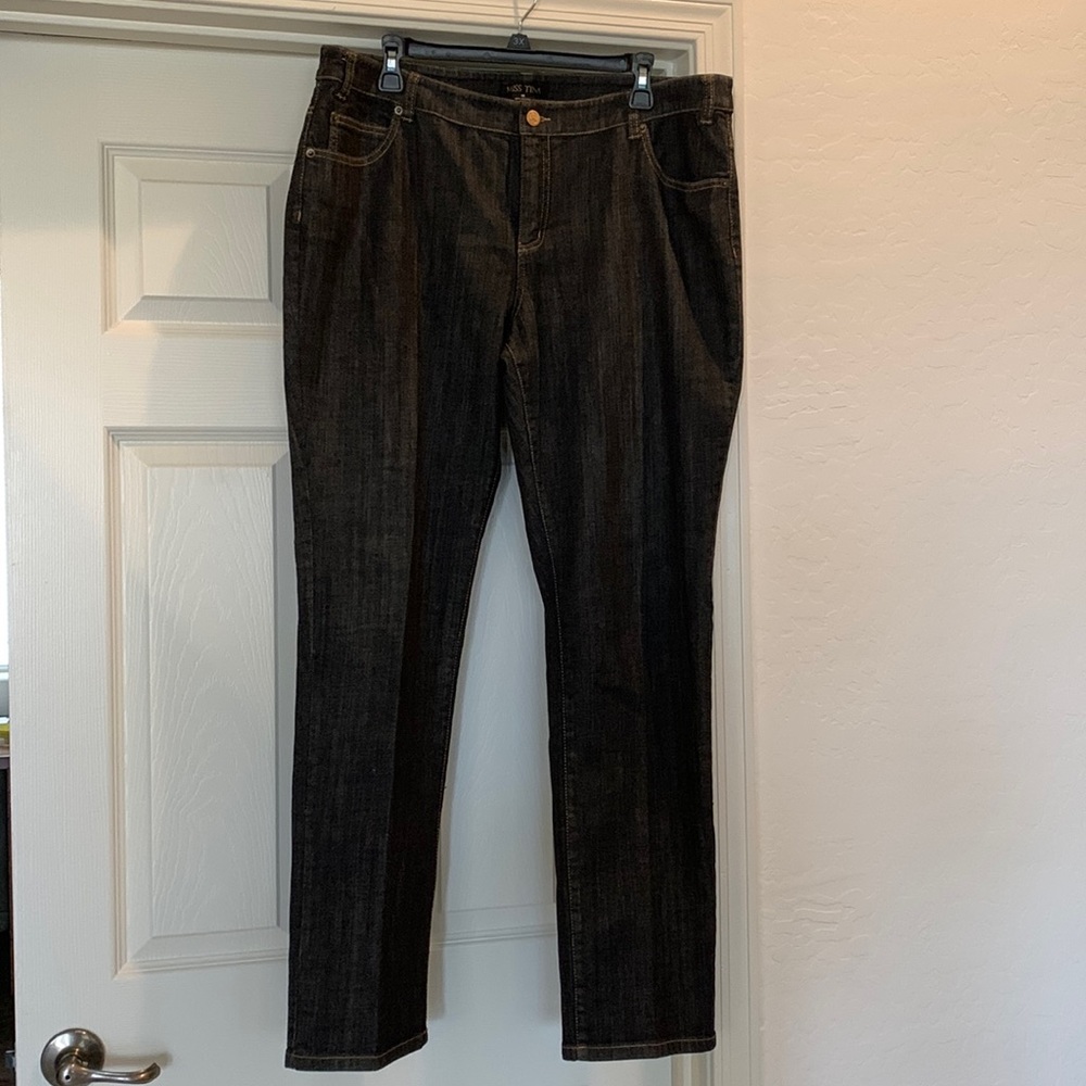 Miss Tina plus size 16 dark wash jeans. Excellent condition 36x32”